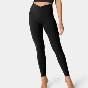 HALARA cross front leggings with pockets